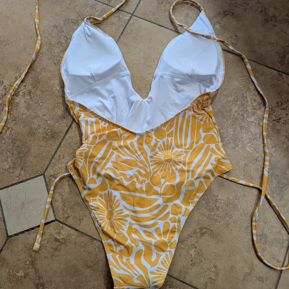 Samiol NWT Yellow and White Floral One-Piece Swimsuit Large - Picture 2 of 3